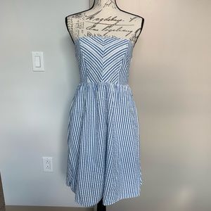 ✨EUC OLD NAVY BLUE & WHITE DRESS✨